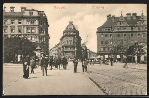 AK München, Passanten auf dem Karlsplatz