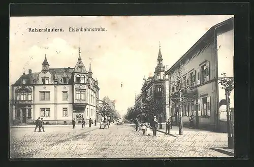 AK Kaiserslautern, Eisenbahnstrasse mit Passanten