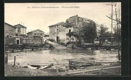 AK Ville-sur-Tourbe, Ortsansicht mit Häusern am Fluss