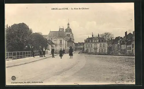AK Arcis-sur-Aube, La Rue de Châlons, Strassenpartie