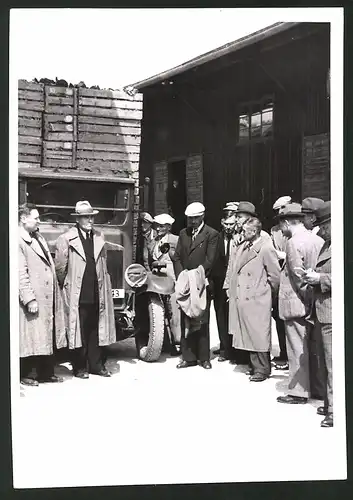 Fotografie Ansicht Wien, Litauische Bauern und Landesbauernführer Mayerzedt, Lkw