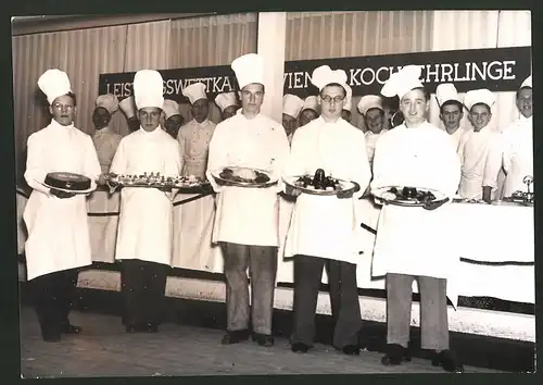 Fotografie Ansicht Wien, Erster Grossdeutscher Gaststättentag, Wiener Kochlehrlinge