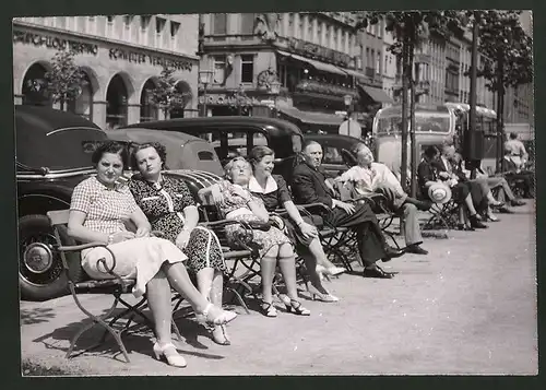 Fotografie Ansicht Berlin, Sonnenbad Unter den Linden