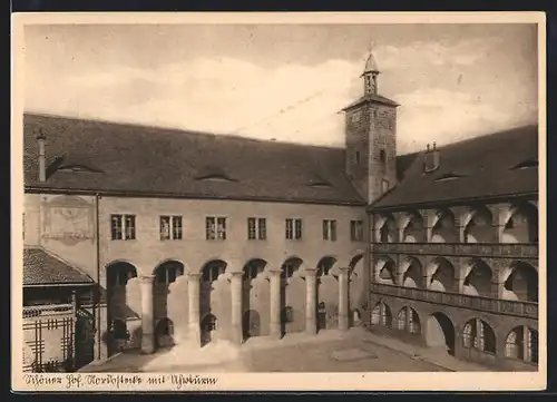 AK Kulmbach, Die Pfaffenburg, Hof mit Uhrturm, Nordostseite