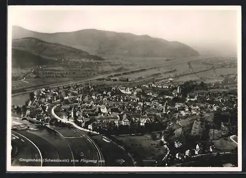 AK Gengenbach /Schwarzwald, Ortsansicht vom Flugzeug aus