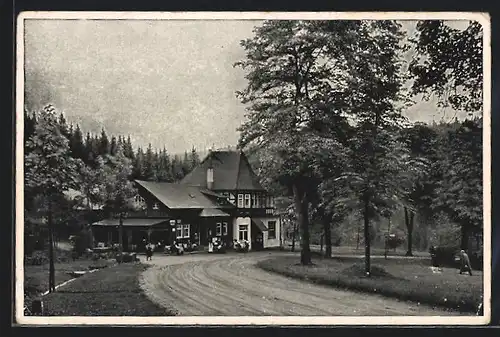 AK Oberhof /Thür. Wald, Gasthaus Obere Schweizerhütte mit Strassenpartie