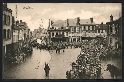 AK Vouziers, Soldaten auf dem Platz