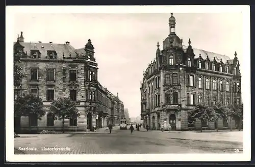 AK Saarlouis, Lisdorferstrasse mit Strassenbahn und Saarländischer Depositenbank AG