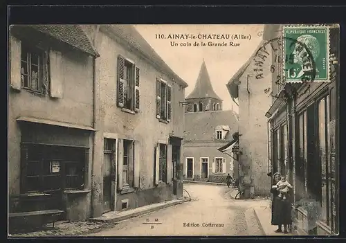 AK Ainay-le-Chateau, Un coin de la Grande Rue