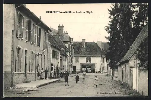 AK Pierrefitte-sur-Loire, Route de Digoin