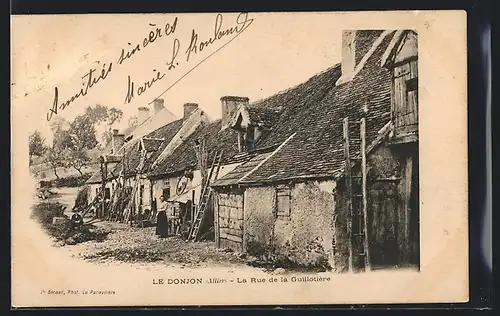 AK Le Donjon, La rue de la Guillotière