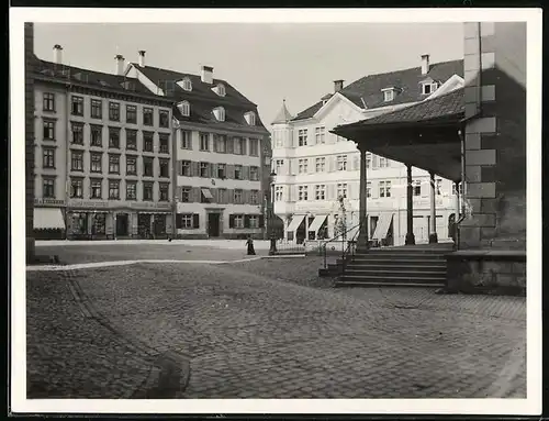 Fotografie unbekannter Fotograf, Ansicht Herisau, Marktplatz mit Ladengeschäften