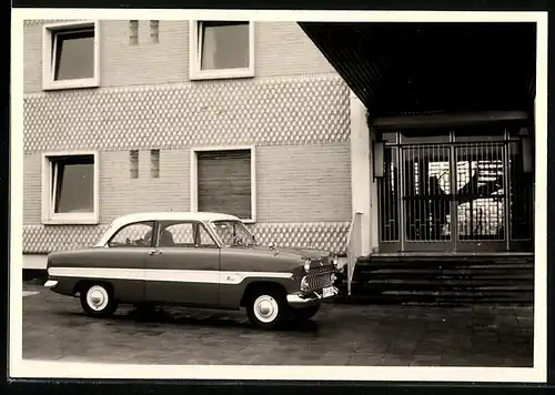 Fotografie Auto Ford Taunus, PKW mit Kennzeichen Berlin