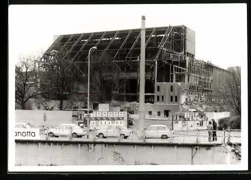 Fotografie unbekannter Fotograf, Ansicht Berlin, Friedrichstadt-Palast wird abgerissen