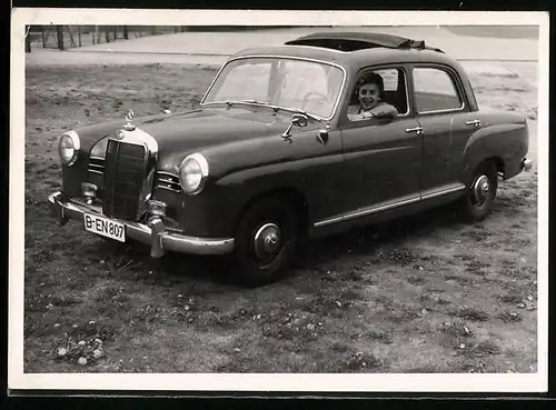 Fotografie Auto Mercedes Benz, Limousine mit Faltdach & Kennzeichen Berlin