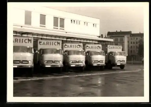 Fotografie Lastwagen Mercedes Benz, Verladezentrum der Spedition Carisch