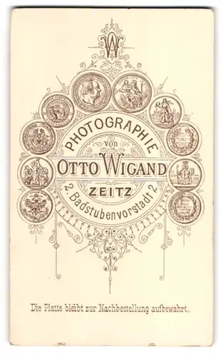 Fotografie Otto Wigand, Zeitz, Badstubenvorstadt 2, Monogramm über Medaillen