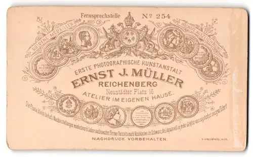 Fotografie Ernst J. Müller, Reichenberg, Neustädter Platz 16, königliches Wappen mit Auszeichnungs Medaillen