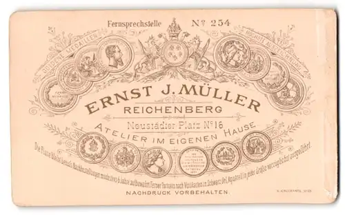 Fotografie Ernst J. Müller, Reichenberg, Neustädter Platz 16, Auszeichnungsmedaillen und königliches Wappen