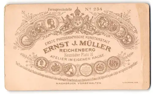 Fotografie Ernst J. Müller, Reichenberg, Neustädter Platz 16, Königswappen nebst Medaillen