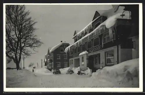 AK Höchenschwand /Schwarzw., Hotel Krone mit Strasse im Winter