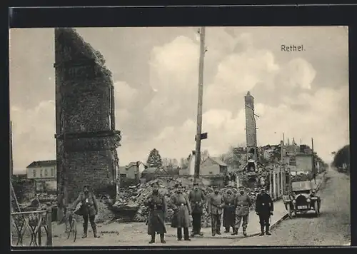 AK Rethel, Panorama, Ruinen, Deutsche Soldaten