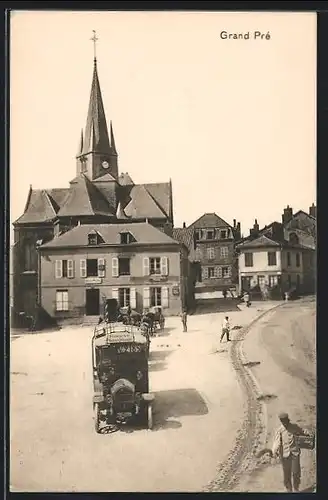 AK Grand Pré, Blick auf einen Platz, Kirchturm