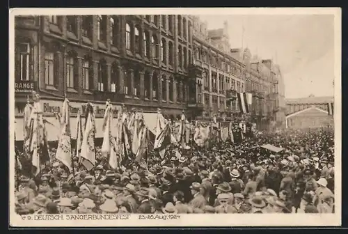 AK Hannover, Sängerbundesfest 1924, Strassenumzug mit Fahnen