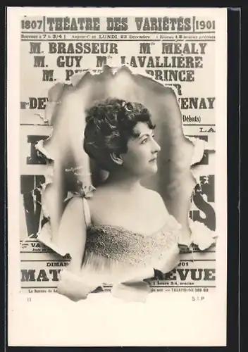 AK Portrait einer schönen Frau hinter zerrissenem Titelblatt der Zeitung Théatre des Variétés