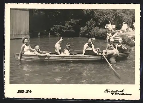 AK Ruderpartie mit Menschen in Badeanzügen