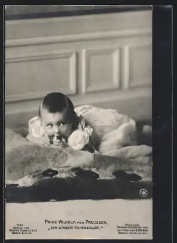 AK Prinz Wilhelm als Baby auf einem Fell