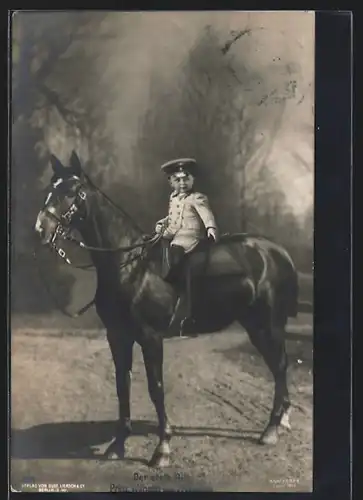 AK Prinz Wilhelm bei seinem ersten Ritt auf einem Pferd sitzend