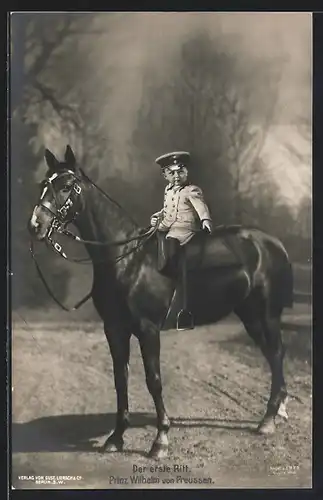 AK Prinz Wilhelm bei seinem ersten Ritt auf einem Pferd sitzend