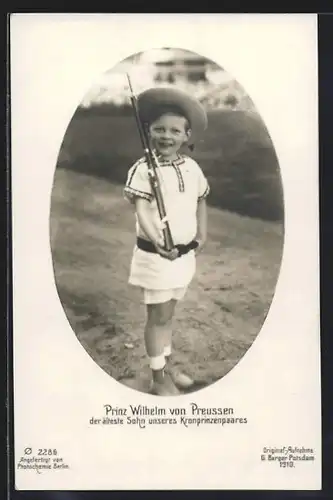 AK Prinz Wilhelm als Junge mit Spielzeug-Gewehr