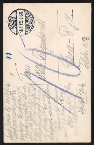 AK Prinz Wilhelm, auf einem Tisch sitzend