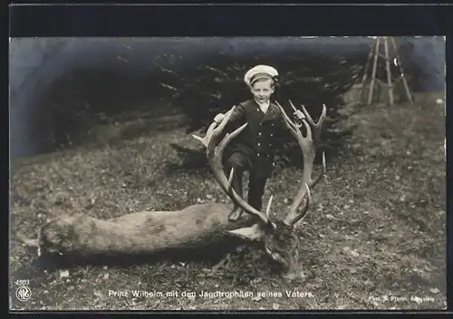 AK Prinz Wilhelm von Preussen mit den Jagdtrophäen seines Vaters