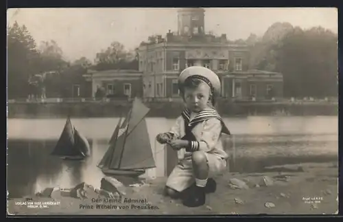 AK Prinz Wilhelm von Preussen, der kleine Admiral spielt mit Segelschiffen
