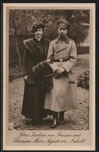 AK Prinz Joachim von Preussen und Prinzessin Marie Auguste bei einem Spaziergang