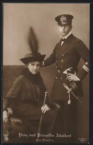 AK Prinzenpaar Adalbert von Preussen in Uniform und mit schwarzem Kostüm