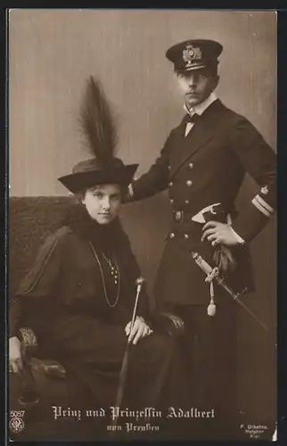 AK Prinzenpaar Adalbert von Preussen in Uniform und mit schwarzem Kostüm