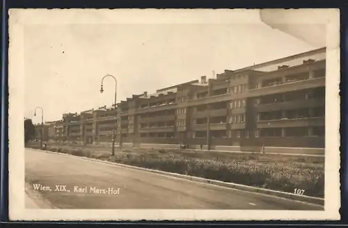 AK Wien, Karl-Marx-Hof mit Strasse
