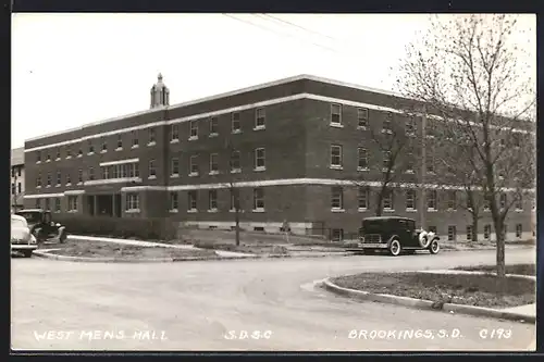 Foto-AK Brookings, SD, West Mens Hall