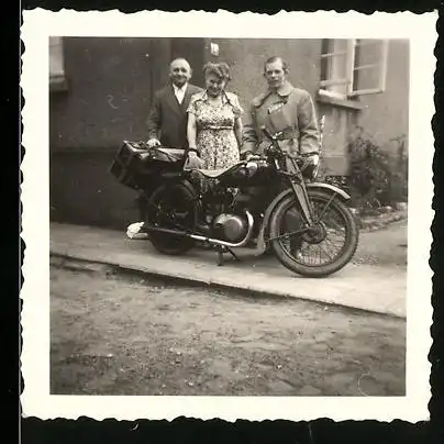 Fotografie Motorrad Zündapp, Krad mit Tuch im Auspuff