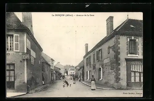 AK Le Donjon, Avenue de la Gare