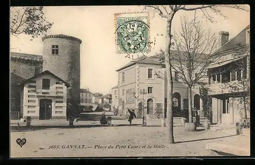 AK Gannat, Place du Petit Cours et la Halle
