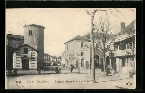 AK Gannat, Place du Petit Cours et la Halle