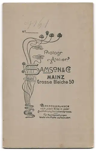 Fotografie Samson & Co., Mainz, Grosse Bleiche 50, Elegant gekleideter Herr mit Bart