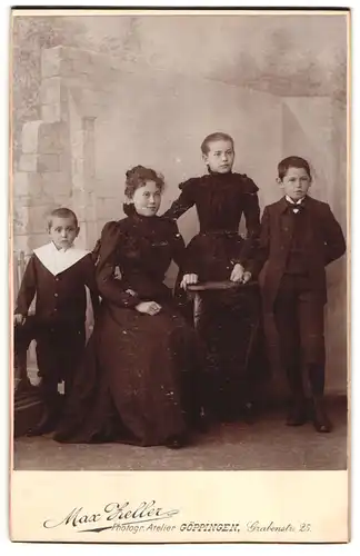 Fotografie Max Zeller, Göppingen, Grabenstr. 25, Junge Dame im Kleid und drei Kinder