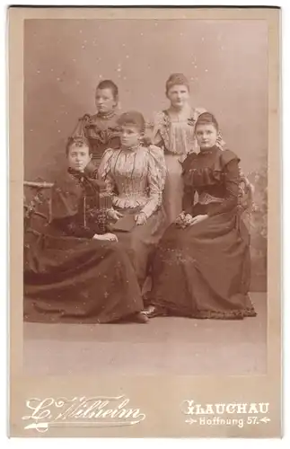 Fotografie L. Wilhelm, Glauchau, Hoffnung 57, Gruppe junger Damen in hübscher Kleidung