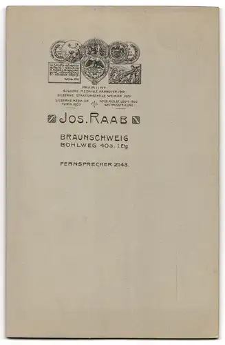 Fotografie Jos. Raab, Braunschweig, Bohlweg 40 a, Zwei junge Herren in eleganter Kleidung